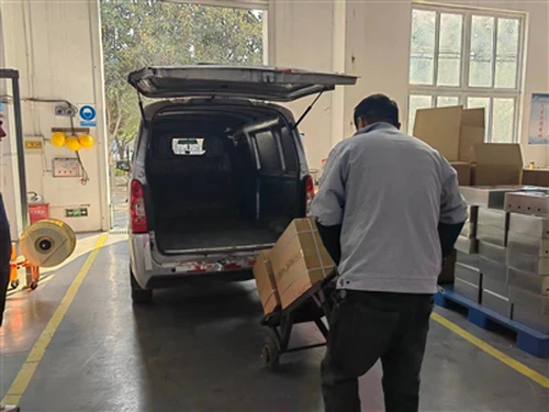 Rongliyuan organise une conférence spéciale sur les expéditions du commerce e...